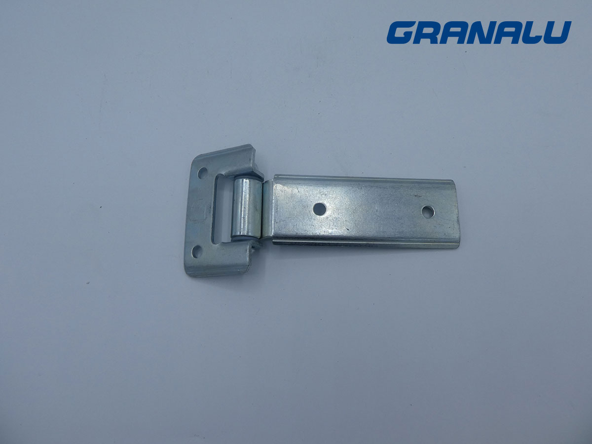 Bisagra plana para la bandeja delantera de un semirremolque de piso móvil.